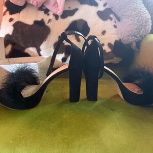Source Unknown Black Heels with Feather Accent